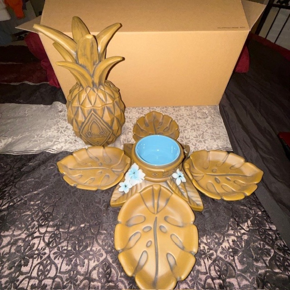 Disney Aulani Resort & Spa Pineapple Jar Ceramic Appetizer Set Tiki‎ Dishes NEW